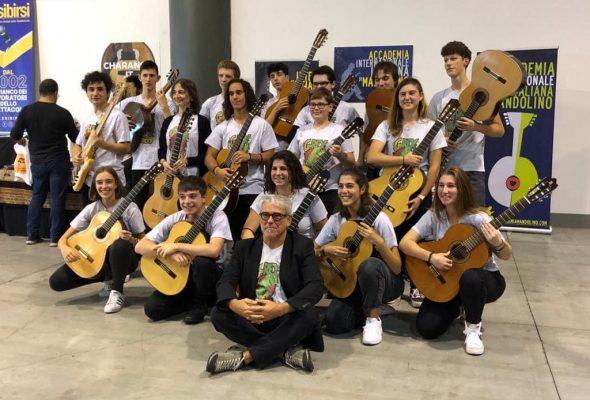 Il programma dell’Acoustic Guitar Village a Cremona Musica 2023 diventa sempre più ricco e con ospiti internazionali prestigiosi. Appuntamento per tutti il 22-23-24 settembre!