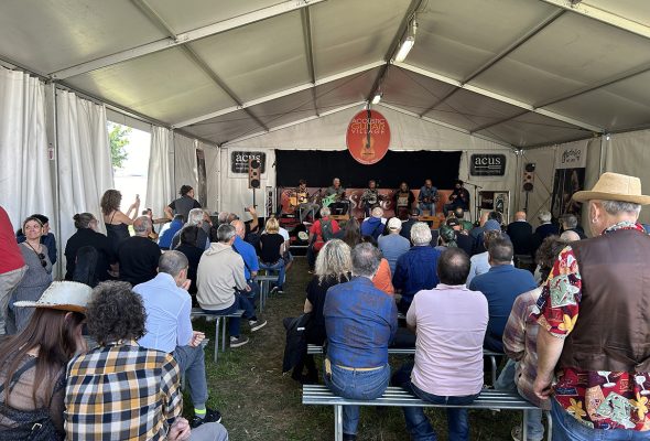 L’Acoustic Guitar Village a Cremona Musica ha chiuso i battenti, con la conferma di un successo e di una crescita sempre costante, confermati dall’entusiasmo di attori del settore e appassionati visitatori. Appuntamento al settembre 2025!