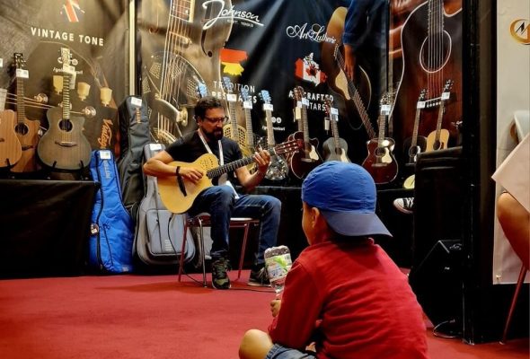 Proseguono i lavori per la prossima edizione dell’Acoustic Guitar Village, Cremona Musica 26-27-28 settembre 2025. In arrivo importanti maestri liutai per le masterclass e artisti internazionali!