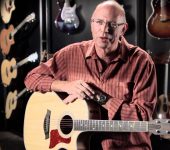 Tutti i chitarristi acustici all’Acoustic Guitar Village, Cremona Musica 2-3-4 ottobre 2026, programma sempre in aggiornamento! Bob Taylor viene a trovarci e riceve il Cremona Musica Award 2026!